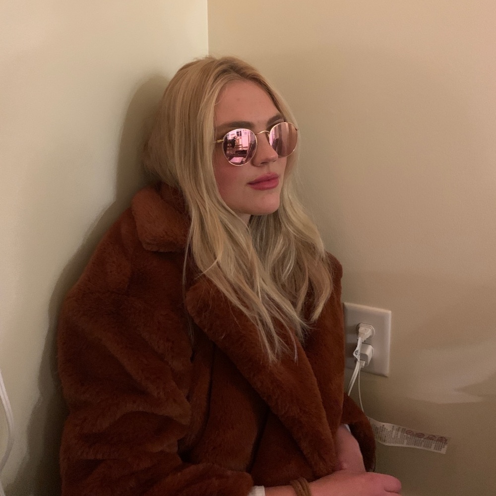 Meet your Posher, Olivia